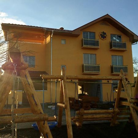Villa Eden Delux Yanoshi Bagian luar foto