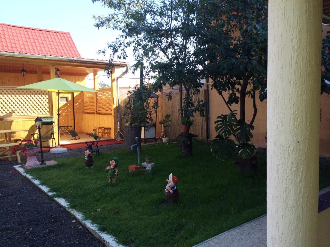 Villa Eden Delux Yanoshi Bagian luar foto