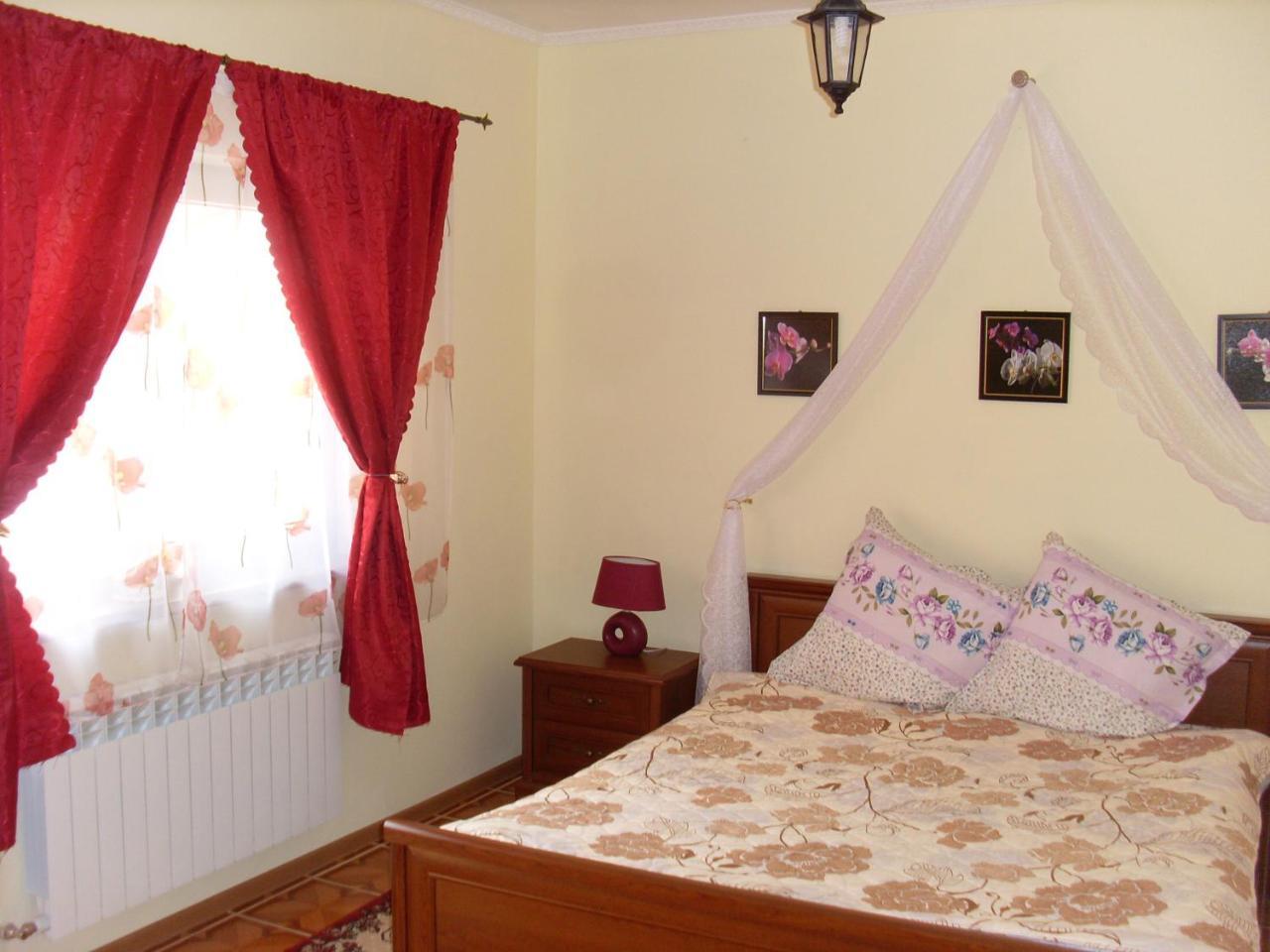 Villa Eden Delux Yanoshi Bagian luar foto